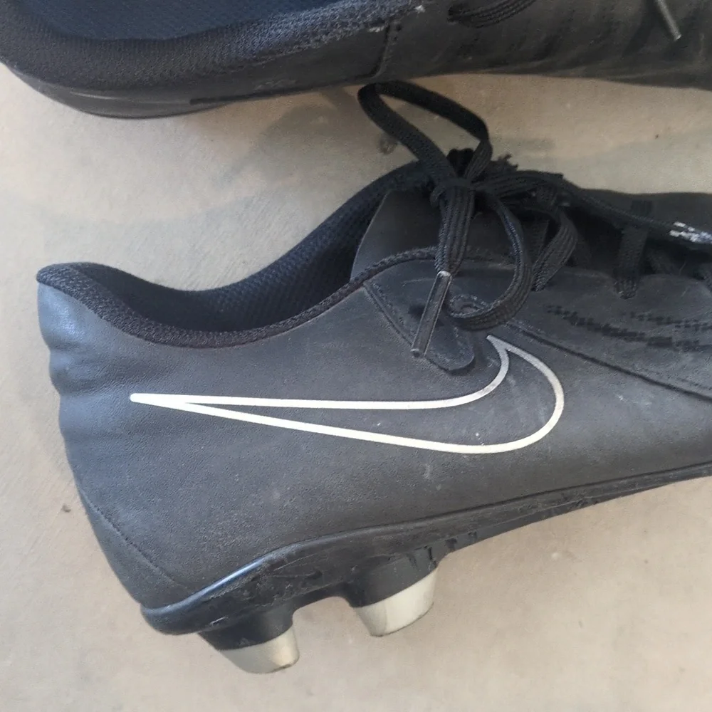 Nike‎ Men's Black Athletic Cleated Soccer Shoes Size 5.5